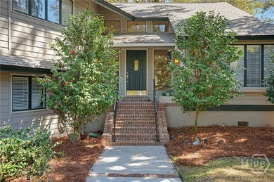 Nicely designed 3-bedroom, 3.5-bath patio home with an ideal - photo 2