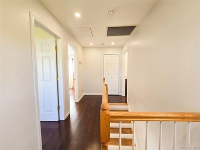 This Home Feature Very Bright 4 Bedrooms,2 Full Bath. Ceramic - photo 16