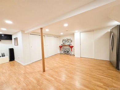 This Home Feature Very Bright 4 Bedrooms,2 Full Bath. Ceramic - photo 21