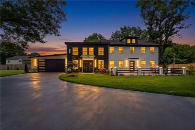 Luxury estate living meets executive convenience in this fully - photo 1