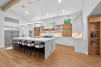 Luxury estate living meets executive convenience in this fully - photo 4