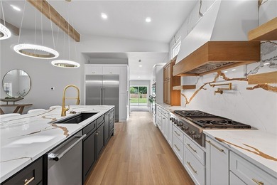 Luxury estate living meets executive convenience in this fully - photo 8