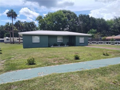 Charming home in Inglis, Fl. Discover this cozy 3-bedroom - photo 2