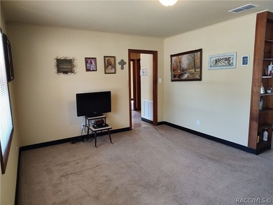 Charming home in Inglis, Fl. Discover this cozy 3-bedroom - photo 4