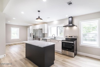 Gorgeous home, completely rebuilt and like new! And there's - photo 14