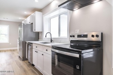Gorgeous home, completely rebuilt and like new! And there's - photo 15