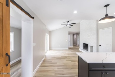Gorgeous home, completely rebuilt and like new! And there's - photo 16
