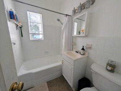 2 separate units. 2bed 1 bath front house, 1 bed 1 bath plus den - photo 19