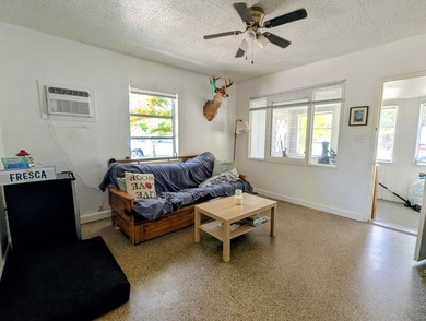 2 separate units. 2bed 1 bath front house, 1 bed 1 bath plus den - photo 23