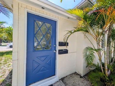 2 separate units. 2bed 1 bath front house, 1 bed 1 bath plus den - photo 24