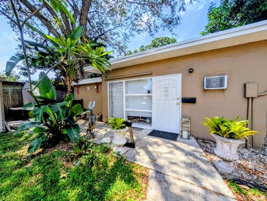 2 separate units. 2bed 1 bath front house, 1 bed 1 bath plus den - photo 25