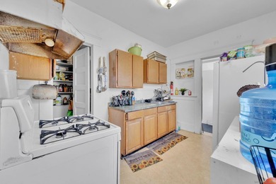 Rare triplex opportunity on a 7,512 sq. ft. lot featuring one - photo 13