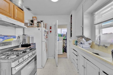 Rare triplex opportunity on a 7,512 sq. ft. lot featuring one - photo 28