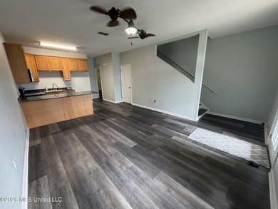 Enjoy coastal living in this 3-bedroom, 3-bath townhome in the - photo 2