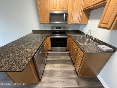 Enjoy coastal living in this 3-bedroom, 3-bath townhome in the - photo 4