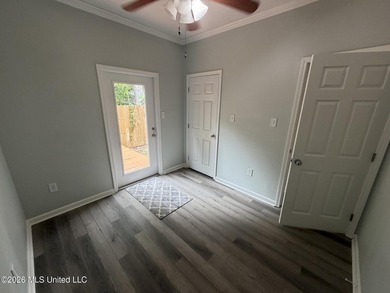 Enjoy coastal living in this 3-bedroom, 3-bath townhome in the - photo 5