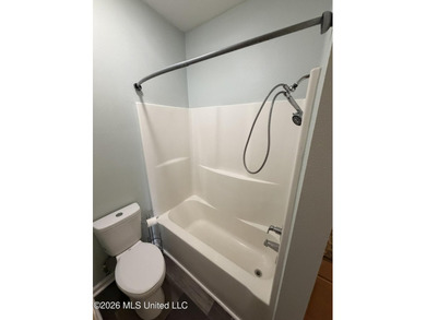 Enjoy coastal living in this 3-bedroom, 3-bath townhome in the - photo 6