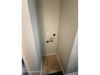 Enjoy coastal living in this 3-bedroom, 3-bath townhome in the - photo 8