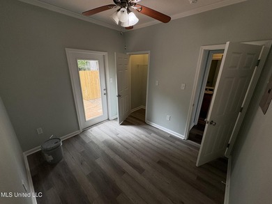 Enjoy coastal living in this 3-bedroom, 3-bath townhome in the - photo 10