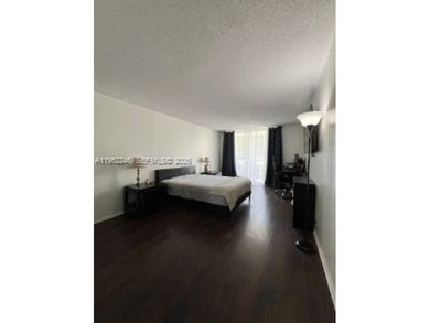 Beautiful and spacious 2 bedroom & 2 full bathroom apartment on