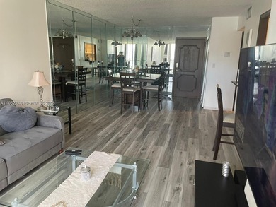 Beautiful and spacious 2 bedroom & 2 full bathroom apartment on