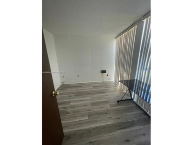 Beautiful and spacious 2 bedroom & 2 full bathroom apartment on