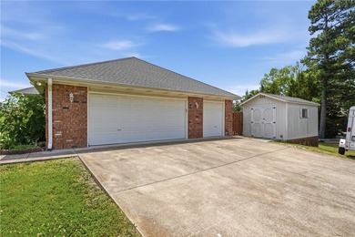 Welcome to your dream golf-front retreat in Holiday Island, AR! - photo 3