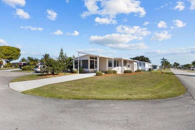 Spacious 2 bedroom, 2 bath home on a corner lot in the desirable - photo 2