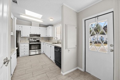 Spacious 2 bedroom, 2 bath home on a corner lot in the desirable - photo 5