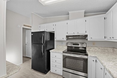 Spacious 2 bedroom, 2 bath home on a corner lot in the desirable - photo 9