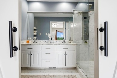 Discover the perfect blend of comfort, space, and lakefront - photo 20