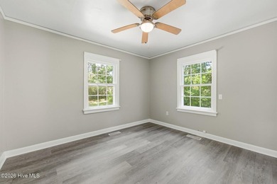 Updated two-bedroom one-bathroom home within minutes of medical - photo 11