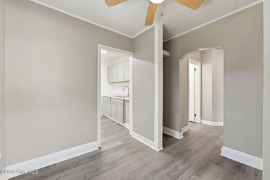 Updated two-bedroom one-bathroom home within minutes of medical - photo 14