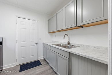 Updated two-bedroom one-bathroom home within minutes of medical - photo 15