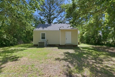 Updated two-bedroom one-bathroom home within minutes of medical - photo 19