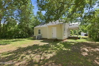 Updated two-bedroom one-bathroom home within minutes of medical - photo 20