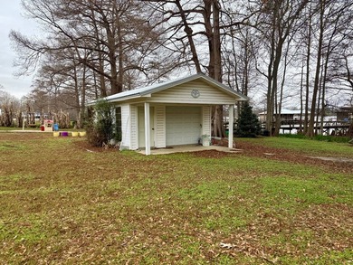 This Lake Bruin 100' lot has a 500 sf outdoor kitchen with roll - photo 5