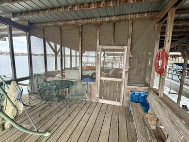 This Lake Bruin 100' lot has a 500 sf outdoor kitchen with roll - photo 8