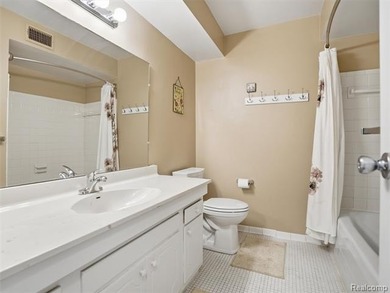 Premium, worry-free living in Bloomfield Hills! This 2nd-floor - photo 8