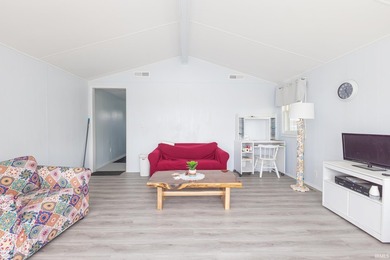 Snag your slice of lake life on the all-sports Hamilton Lake! - photo 20