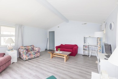 Snag your slice of lake life on the all-sports Hamilton Lake! - photo 21