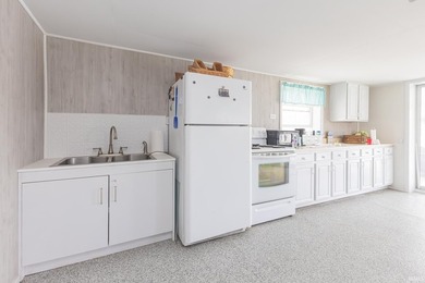 Snag your slice of lake life on the all-sports Hamilton Lake! - photo 26