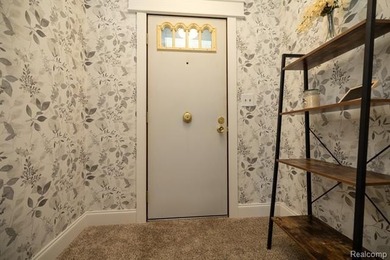 **Offers due Tuesday, July 21st at 6:00pm** Charming, move-in - photo 3