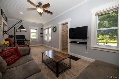 **Offers due Tuesday, July 21st at 6:00pm** Charming, move-in - photo 5