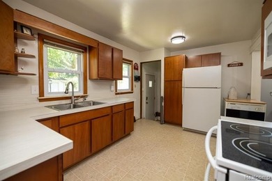 **Offers due Tuesday, July 21st at 6:00pm** Charming, move-in - photo 10