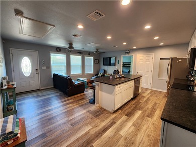 Coastal Cottage Retreat in Port Aransas! Discover the charm of - photo 4