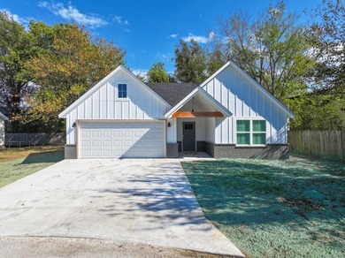 Grand Lake O the Cherokees Home For Sale in Grove Oklahoma