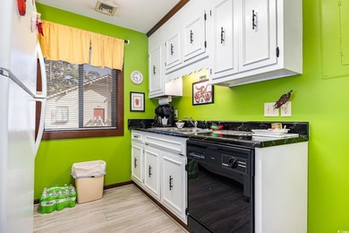 Welcome to this charming two-bedroom, two-bathroom end-unit - photo 11