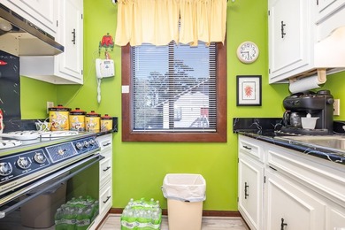 Welcome to this charming two-bedroom, two-bathroom end-unit - photo 13