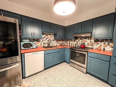 Lake living in HSV! So many options for this mid-century beauty - photo 19
